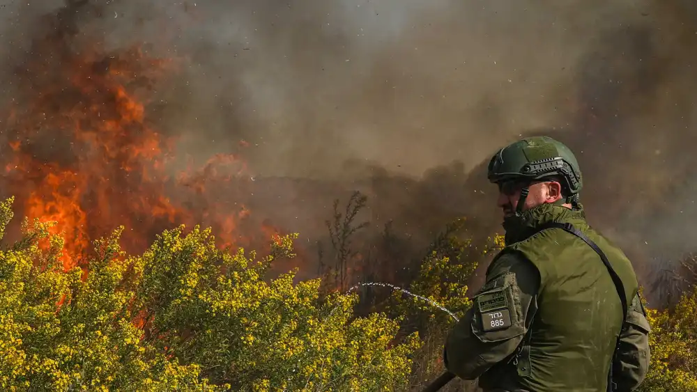 A wildfire following a missile attack from Lebanon near kibbutz Yesud Hamaala, Galilee, on October 26, 2024. Photo by Ayal Margolin/Flash90 *** Local Caption *** לבנון ישראל נפילה מלחמה פגיעה שריפה