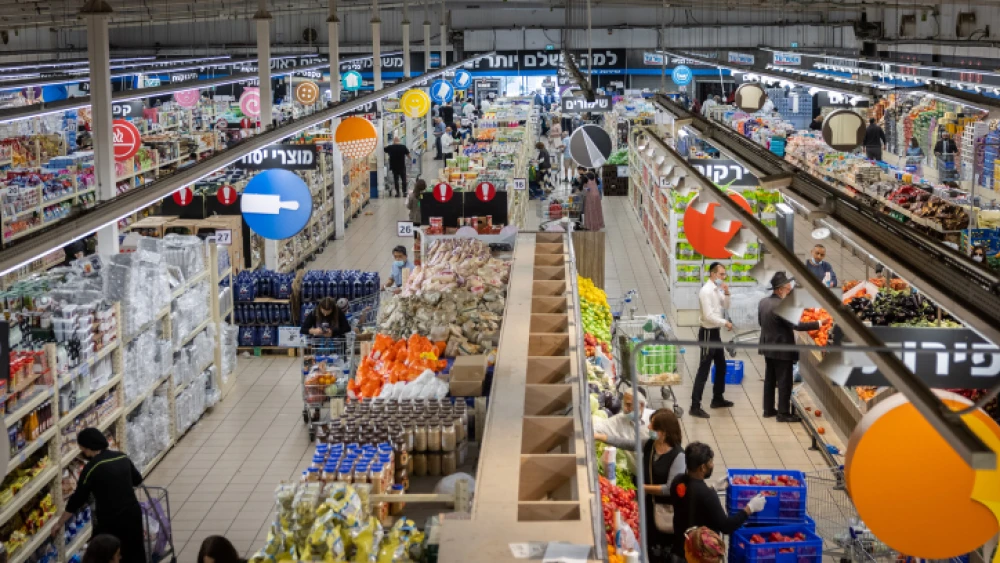 The Osher Ad Supermarket branch in Givat Shaul, Jerusalem, on Oct. 27, 2021. Photo by Yonatan Sindel/Flash90.