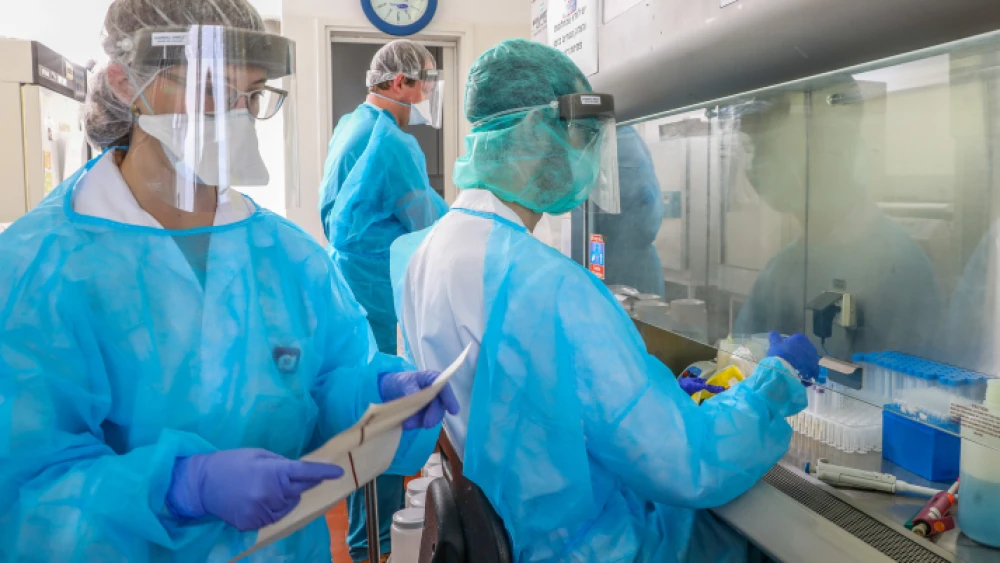 Technicians carry out a diagnostic test for coronavirus in a lab at the Rambam Hospital in Haifa, on March 30, 2020. Photo by Yossi Aloni/Flash90.