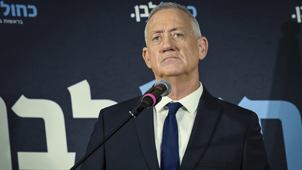 Blue and White party chairman and former Israeli Defense Minister Benny Gantz speaks during a press conference at Kfar Maccabiah in Ramat Gan, announcing his withdrawal from Israel’s upcoming general elections, October 19, 2026. Photo by Avshalom Sassoni/Flash90