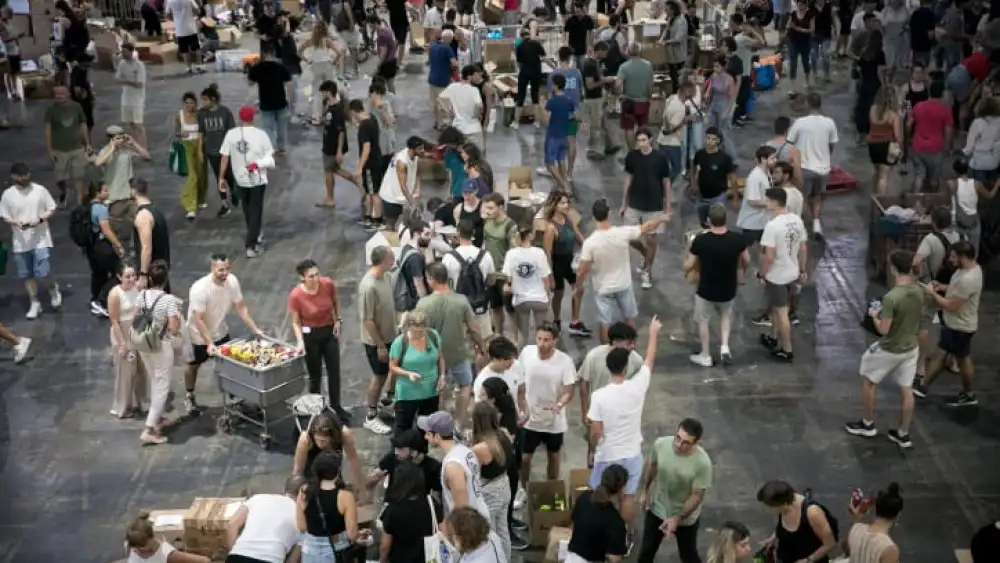 Israeli citizens pack donations of food and other necessities for Israeli soldiers and citizens in the south, in Tel Aviv, Oct. 9, 2023. Photo by Miriam Alster/Flash90.