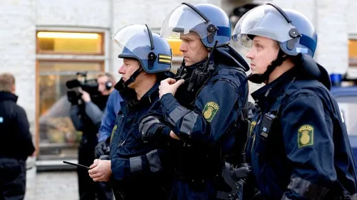 Danish police in tactical gear, Dec. 9, 2007. Photo: H. Jørgensen via Wikimedia Commons.