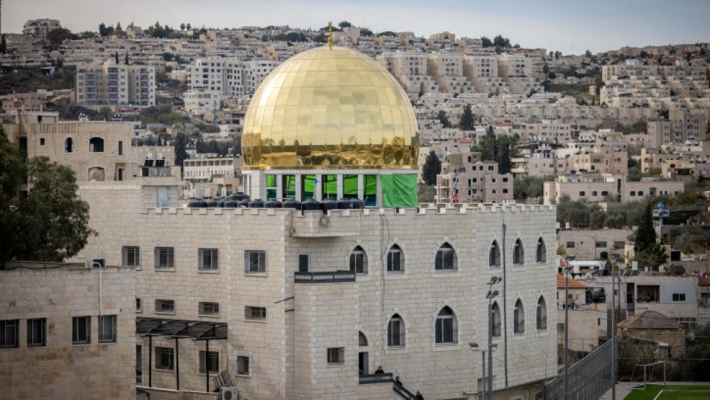 The golden dome built on top of the Al-Rachman Mosque in Beit Safafa, Jerusalem, Dec. 16, 2021. Photo by Yonatan Sindel/Flash90.