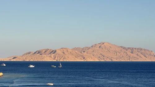 Tiran Island in the Straits of Tiran, Nov. 19, 2009. Marc Ryckaert/Naamsvermelding vereist.