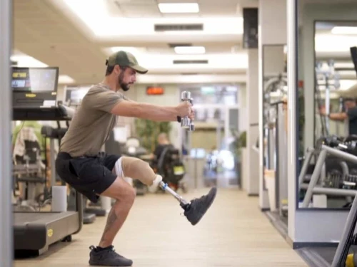 Israeli soldier Yoav Tzivoni, wounded in the Gaza Strip, acclimates to his prosthetic leg in the docuseries "Fighters." Credit: Courtesy of Izzy.