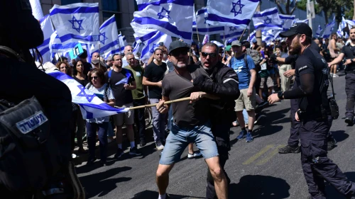 Opponents of judical reform clash with police during a protest in Tel Aviv, July 11, 2023. Photo by Tomer Neuberg/Flash90.