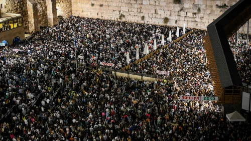 Jewish men praying for forgivness (Selichot), at the Western Wall in the Old City of Jerusalem, early on Sept. 16, 2022, prior to the upcoming Jewish holiday of Rosh Hashanah. Photo: Arie Leib Abrams/Flash90