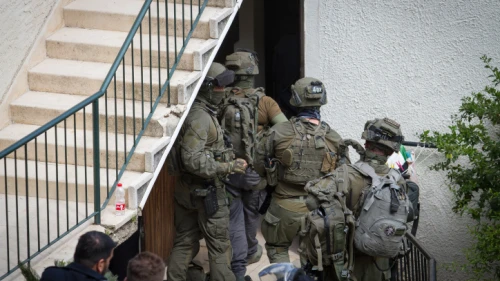 The Israel Police counter-terror unit (Yamam) prepares to storm a house in Haifa on March 12, 2018. Photo by Flash90.