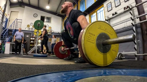 Israeli weightlifter David Litinov works out in Ashdod on Sept. 27, 2023. Photo by Kobi Natan/TPS.