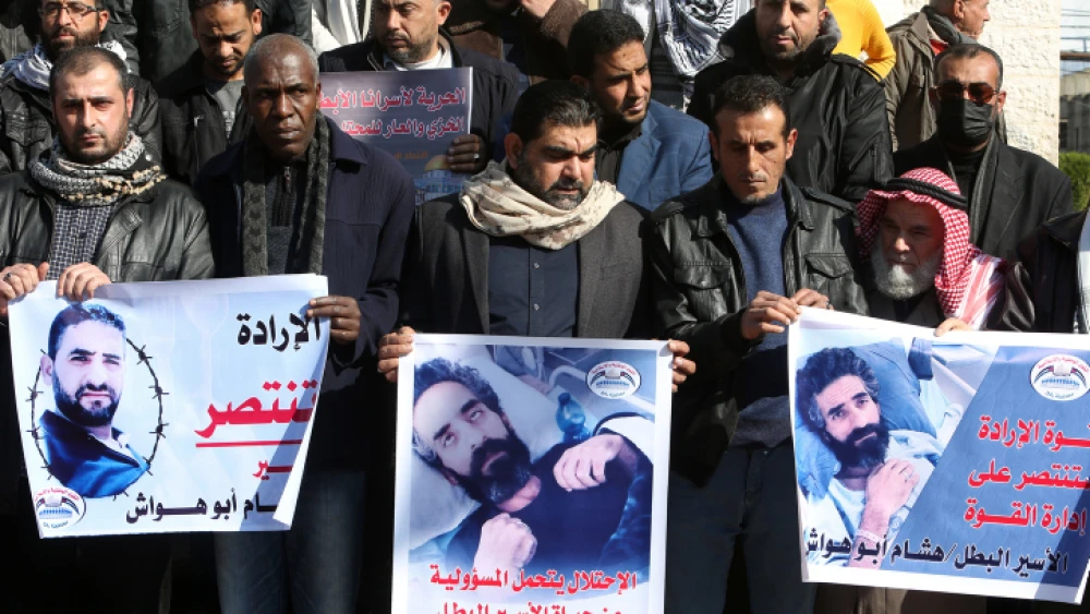 Palestinians protest to show solidarity with Palestinian prisoner Hisham Abu Hawash who is currently on hunger strike, in Rafah in the southern Gaza Strip, on Jan. 3, 2022. Photo by Abed Rahim Khatib/Flash90.