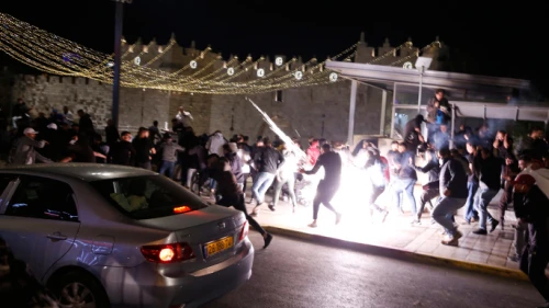Israeli police clash with rioters outside Damascus Gate in Jerusalem on April 22, 2021. Photo by Jamal Awad/Flash90.