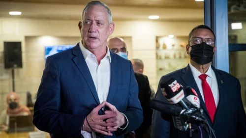 Israeli Minister of Defense Benny Gantz visits the Jerusalem Municipality on Nov. 10, 2020. Photo by Yonatan Sindel/Flash90.