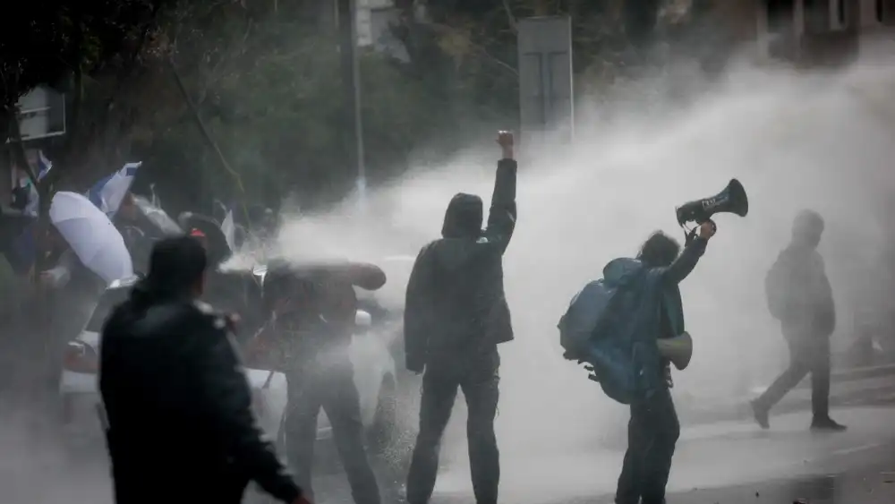 Israelis clash with police during a protest in Jerusalem against Prime Minister Benjamin Netanyahu's decision to fire Shin Bet head Ronen Bar, March 20, 2025. Photo by Yonatan Sindel/Flash90.