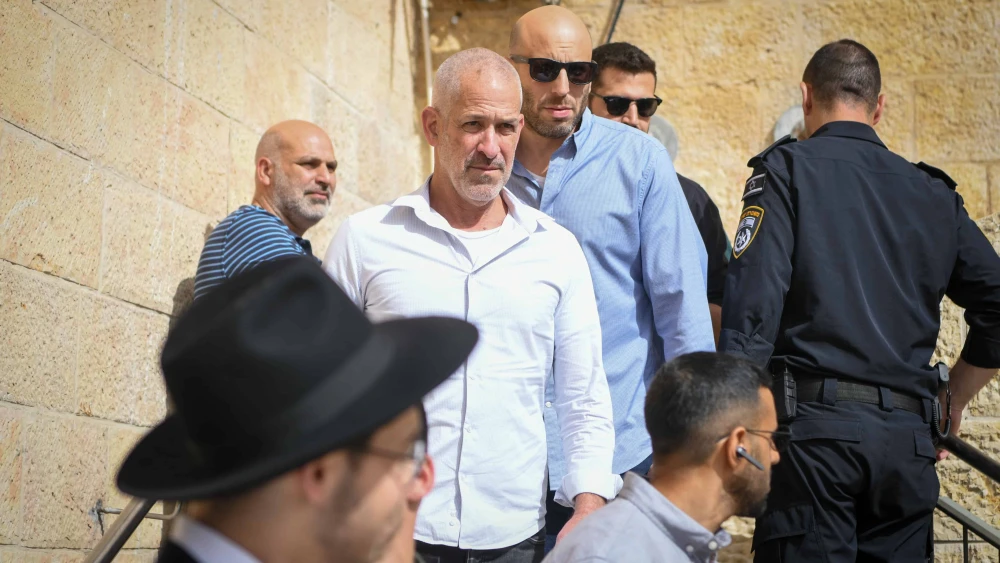 Shin Bet Director Ronen Bar at the Western Wall in Jerusalem during the semiannual priestly blessing ceremony for Passover, April 9, 2023. Photo by Arie Leib Abrams/Flash90.