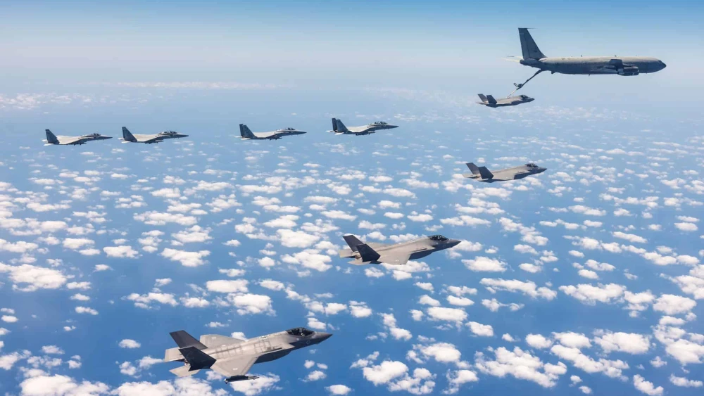 The Israeli Air Force practicing aerial refueling of fighter jets in Israeli airspace. The exercise simulated long-range flight deep behind enemy lines, Aug. 18, 2024. Credit: IDF.