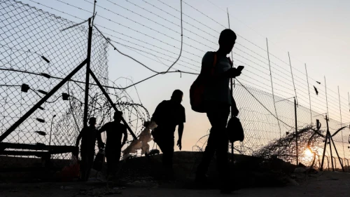 Palestinian workers cross to Israel through a hole in the security fence near Hebron, July 25, 2021. Photo by Wisam Hashlamoun/Flash90.