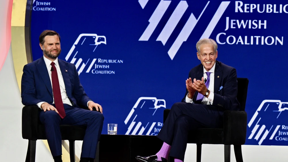 Vice President JD Vance speaks with former senator Norm Coleman at the Republican Jewish Coalition summit in Las Vegas on Aug. 31, 2026. Credit: Republican Jewish Coalition.