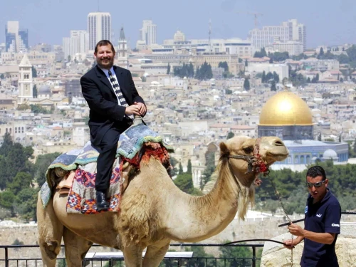 Uri Lupolianski, then the mayor of Jerusalem, riding a camel on the Mount of Olives on July 29, 2003. Credit: Flash90.