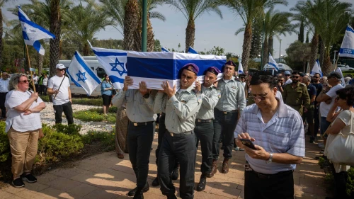 Family and friends of IDF Col. Asaf Hamami during his funeral at the Kiryat Shaul Military Cemetery in Tel Aviv, Nov. 4, 2025. Photo by Chaim Goldberg/Flash90.