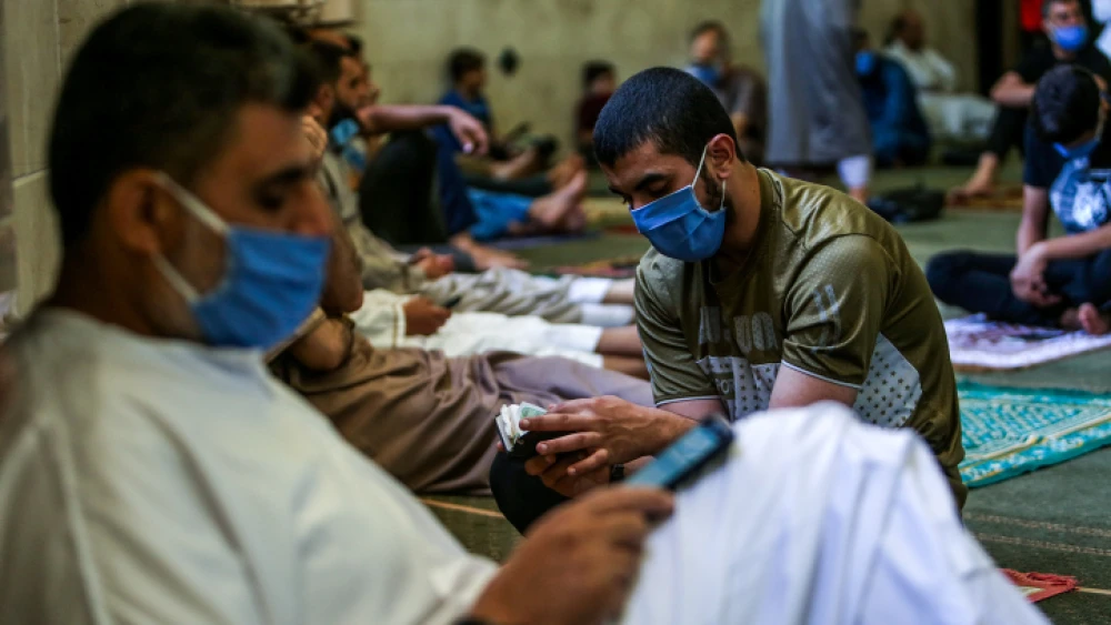 Palestinians attend Friday prayer at Al-Abrar mosque in Rafah, in the southern Gaza Strip on May 29, 2020. Photo by Abed Rahim Khatib/Flash90.