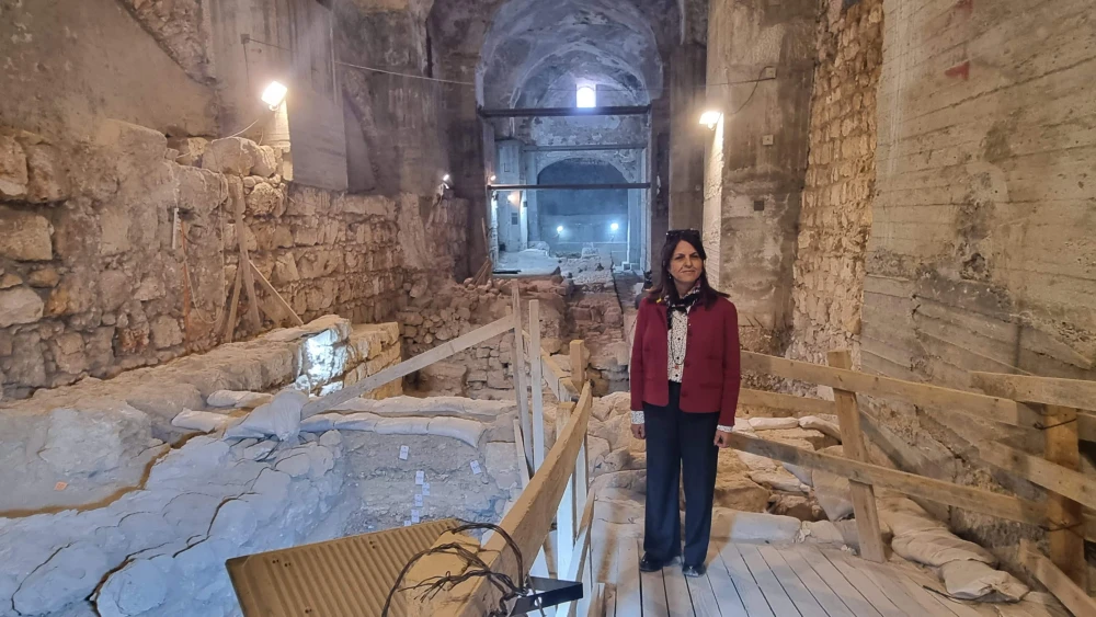 Tower of David Jerusalem director Eilat Lieber stands in front of the Kishle site, where a Hasmoneon wall was discovered, Dec. 8, 2025. Photo by Sharon Altshul.