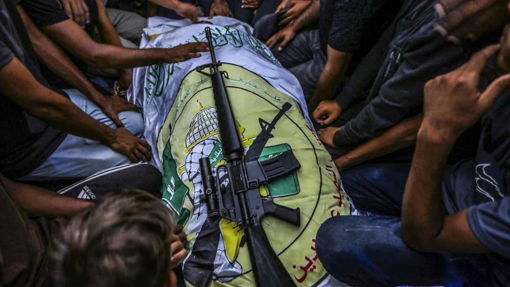 Palestinian relatives and friends attend the funeral of Nael Abu Obeid, a senior commander in Hamas’ Al-Qassam Brigades in Rafah, who was killed in an Israeli drone strike on a tent in the Al-Mawasi area of Khan Yunis, in the southern Gaza Strip, Sept. 16, 2026. Photo by Saeed Mohammed/Flash90.