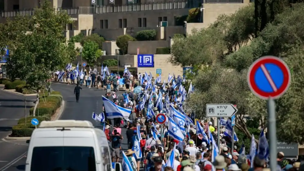 Reform opponents march towards the Knesset after prayers at the Western Wall in Jerusalem, July 23, 2023. Photo by Chaim Goldberg/Flash90.