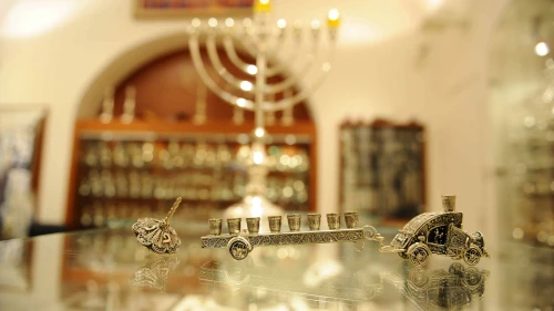 A Judaica store in Jerusalem's Old City, Dec. 24, 2016. Photo by Mendy Hechtman/Flash90.