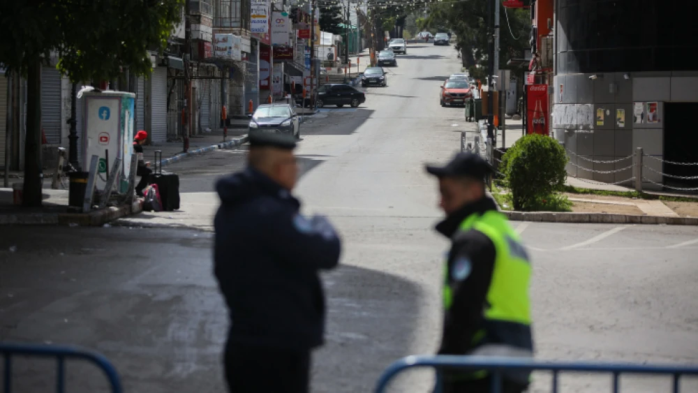 Palestinian security forces block the entrance to Ramallah on March 23, 2020, to prevent the spread of COVID-19. Photo by Flash90.