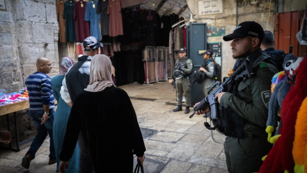 Israeli border police stand guard as Muslims make their way to the Temple Mount for the first Friday prayers of Ramadan, March 24, 2023. Photo by Yonatan Sindel/Flash90.