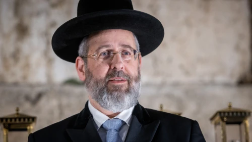 Israel's Ashkenazi Chief Rabbi David Lau at the Western Wall in Jerusalem, Nov. 28, 2021. Photo by Flash90.