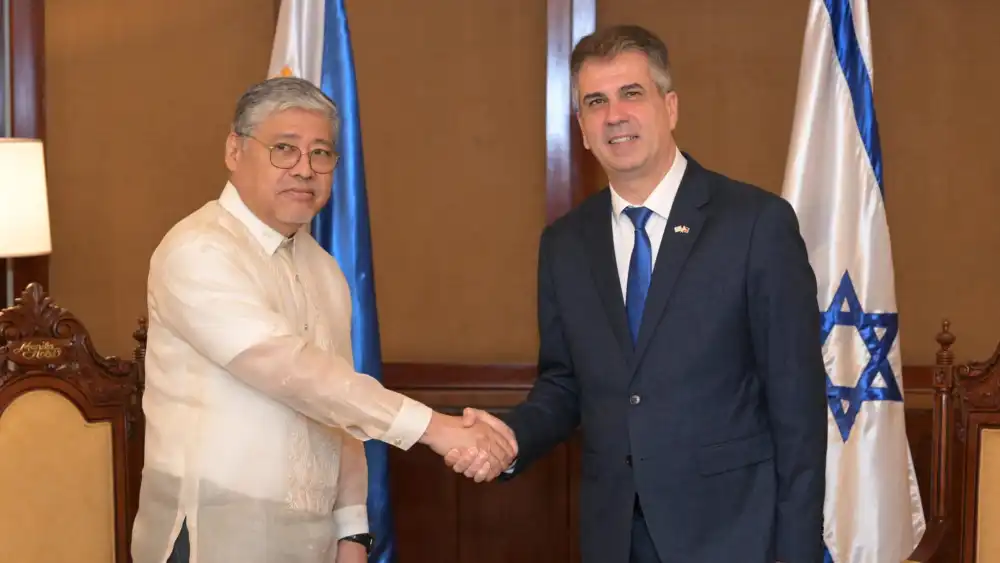 Israeli Foreign Minister Eli Cohen, right, with his counterpart, Philippine Foreign Minister Enrique Manelo, in Manila on June 5, 2023. Source: Twitter