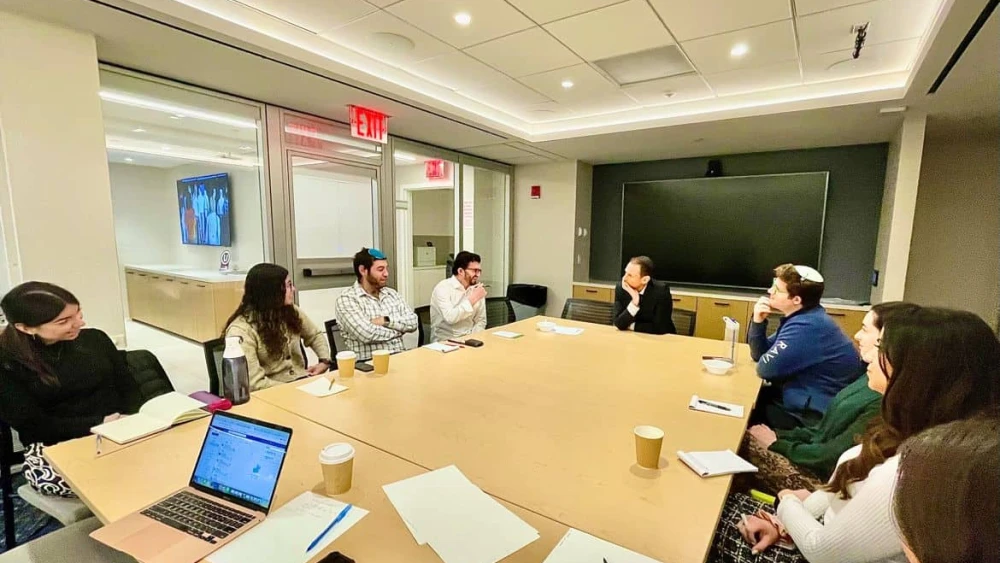 OU executive vice president Rabbi Josh Joseph addresses the executive fellows in a private seminar. Credit: Courtesy.