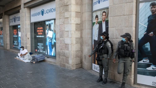 Israeli Border Police patrol Jaffa Road in Jerusalem's city center to prevent coronavirus lockdown violations, Sept. 23, 2020. Photo by Nati Shohat/Flash90.