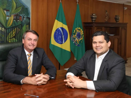 Davi Alcolumbre, right, meets with Jair Bolsonaro in Brasilia, Brazil on Nov. 19, 2020. Photo by Marcos Corrêa/PR/Palácio do Planalto.
