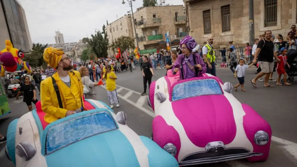 Thousands of Christian Evangelists and Israelis march at a parade in center of Jerusalem, marking the Jewish holiday of Sukkot or the Feast of the Tabernacles, October 4, 2023. Photo by Chaim Goldberg/Flash90 *** Local Caption *** ???? ???? ??????? ????? ?? ???? ???? ?????? ??? ?????