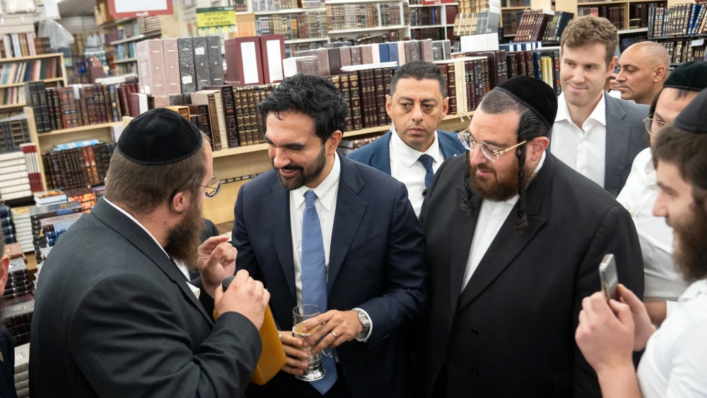 New York City Mayor Zohran Mamdani visits Eichler's Judiaca store in Borough Park, Brooklyn, Sept. 2, 2026. Credit: Ed Reed/Mayoral Photography Office.