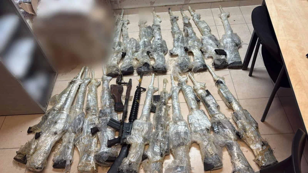 Seized M-16 rifles and weapon parts intercepted by Israeli forces along the western border. Credit: IDF.