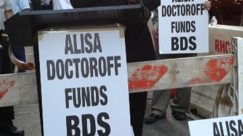Richard Allen leading a protest against UJA-Federation over its support of the New Israel Fund. Credit: JCCWatch.