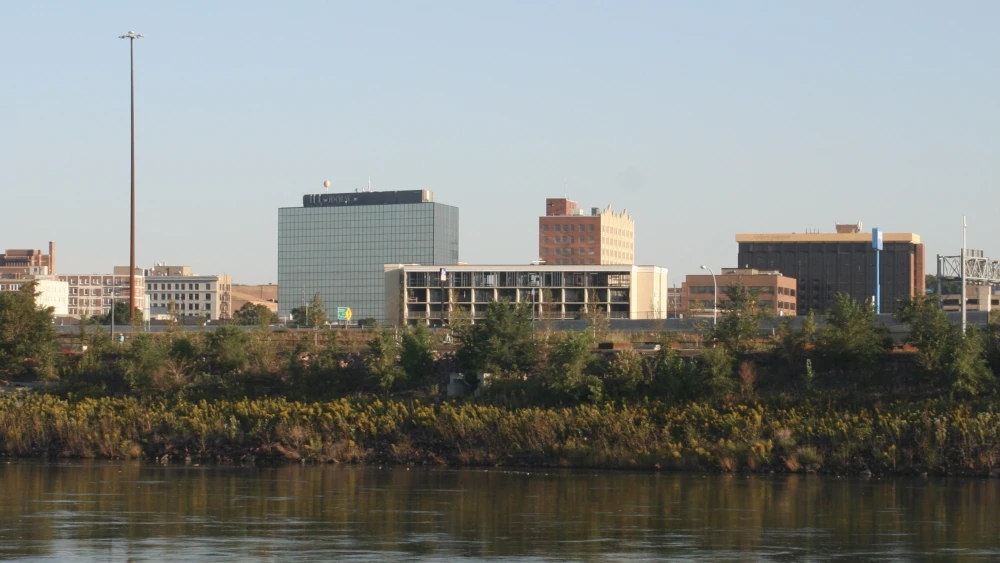 Sioux City, Iowa, taken from across the Missouri River in South Sioux City, Neb. Credit: WeaponizingArchitecture via Wikimedia Commons.
