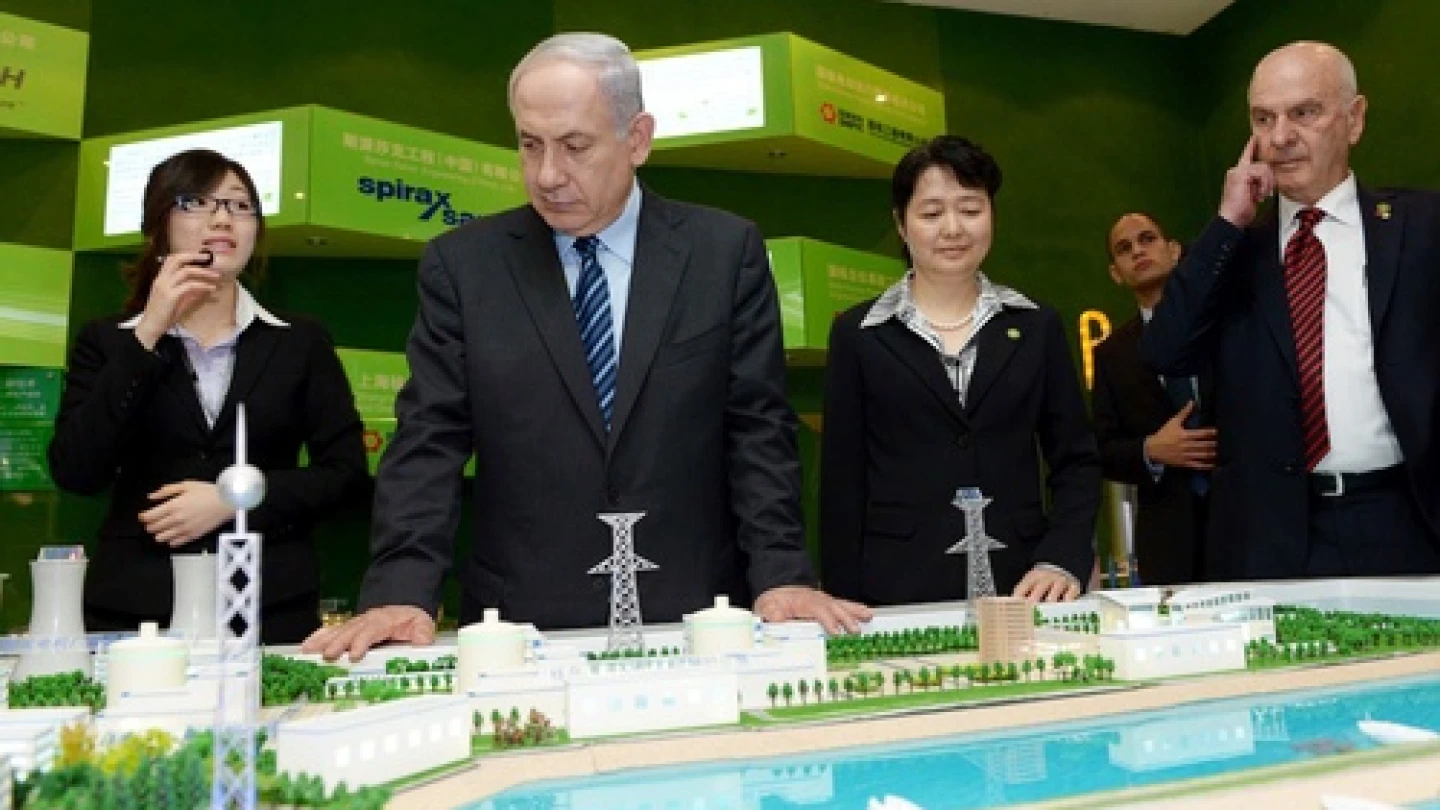 Israeli Prime Minister Benjamin Netanyahu visits a technology exhibition in Shanghai, China, on May 6, 2013. Photo by Avi Ohayon/GPO/Flash90.