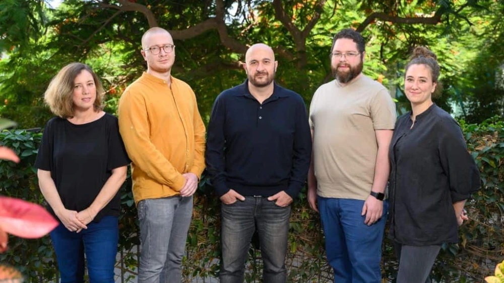 Weizmann Institute professor Jacob Hanna (center) with his research team. Photo by the Weizmann Institute.