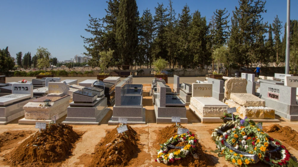 The fresh graves of eight members of the Atar family in a Netanya cemetery on Nov. 1, 2018. The entire family was killed on route 90 after another car hit theirs. Photo by Flash90.