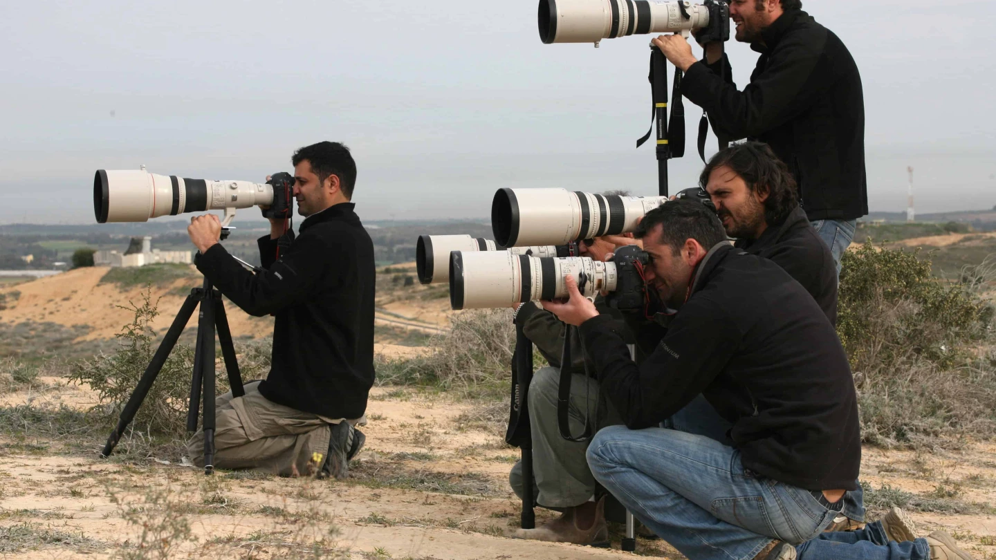 Photojournalists take pictures as the IDF operates inside the Gaza Strip on Jan 16, 2009. Credit: Kobi Gideon/Flash90.