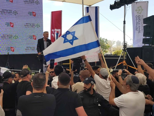Protesters chant "traitor" as Yair Golan speaks at a conference in Be'er Sheva, Israel on may 27, 025. Photo by Canaan Lidor.