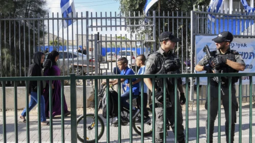 Israeli police officers secure a Jewish school following recent clashes between Jewish and Arab residents of Lod, in central Israel, on May 23, 2021. Photo by Flash90.