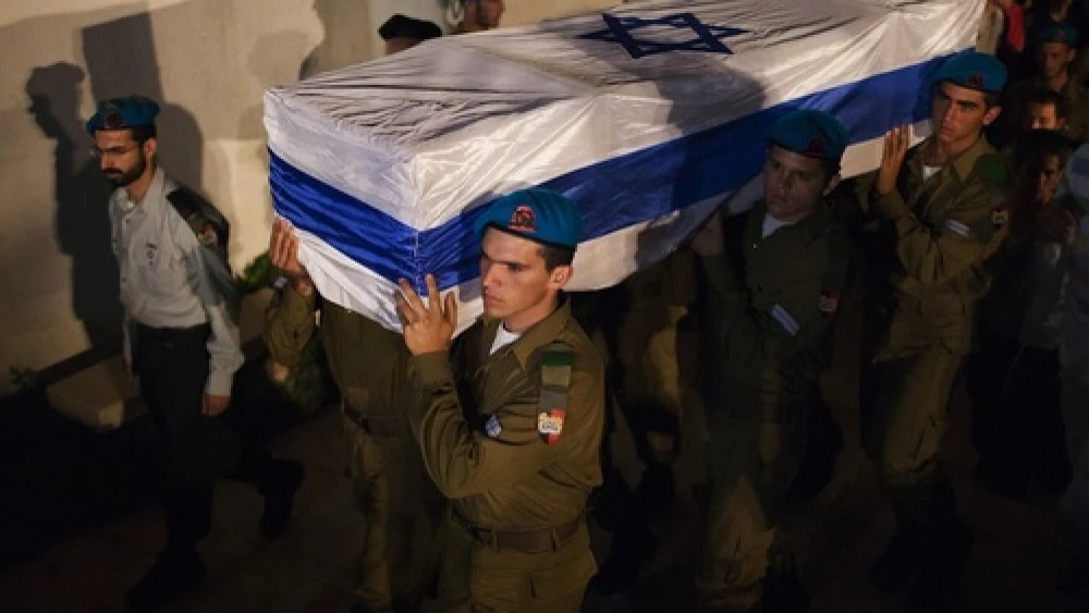 Israel Prime Minister Benjamin Netanyahu and Defense Minister Ehud Barak arrive at the Amitai base near the Egyptian border, where a terror attack took place on Sunday. Credit: Avi Ohayon/GPO/Flash90.