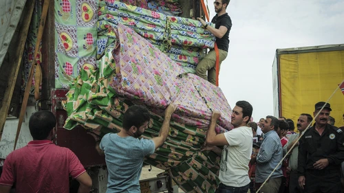 Click photo to download. Caption: In early October, IsraAID delivers mattresses and blankets (among other supplies) to Iraqi refugees in Kurdistan. Credit: IsraAID.