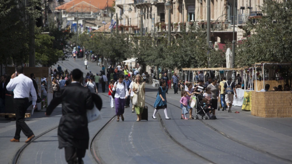 Israelis walking on Jaffa Street in Jerusalem during the Jewish holiday of Sukkot on Sept. 23, 2013. Photo by Yonatan Sindel/Flash90.