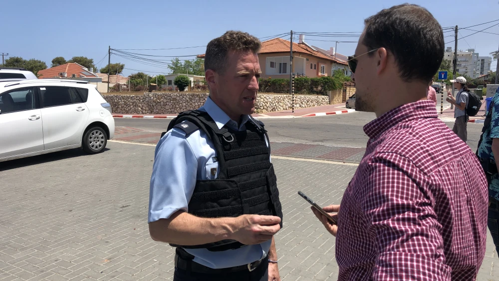 Israel Police Foreign Media spokesman Micky Rosenfeld briefing journalists on May 12, 2021. Photo by Josh Hasten.